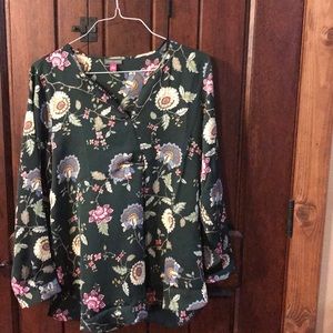 Vince Camuto lightweight shirt.